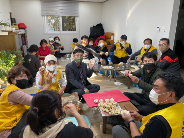 대한적십자 곤지암봉사회, 홀몸어르신 위한 만두 빚기 활동 진행