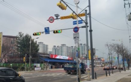 처인구 포곡읍 둔전리 보라어린이집 앞에 설치된 무인교통단속카메라 모습