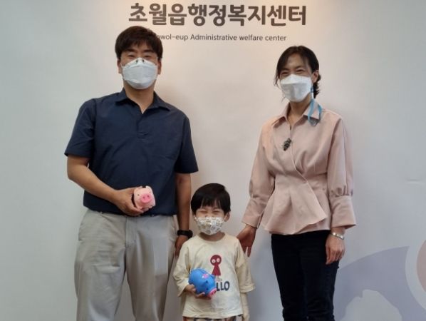 1년간 모은 사랑의 저금통 기부한 꼬마천사가 전해준 따뜻한 감동