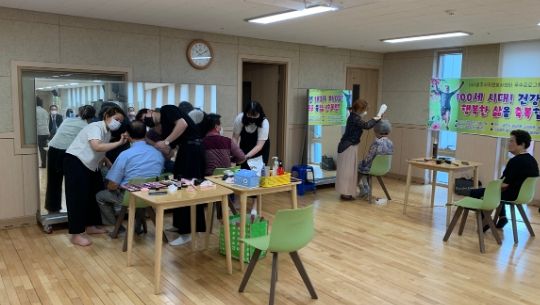 광주시 경안·쌍령동, 필로칼리아봉사단과 어르신 장수 사진 촬영