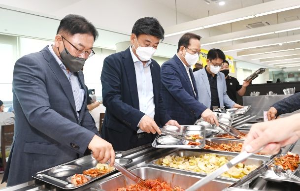 광주시, 초복맞이 삼계탕으로 직원 격려