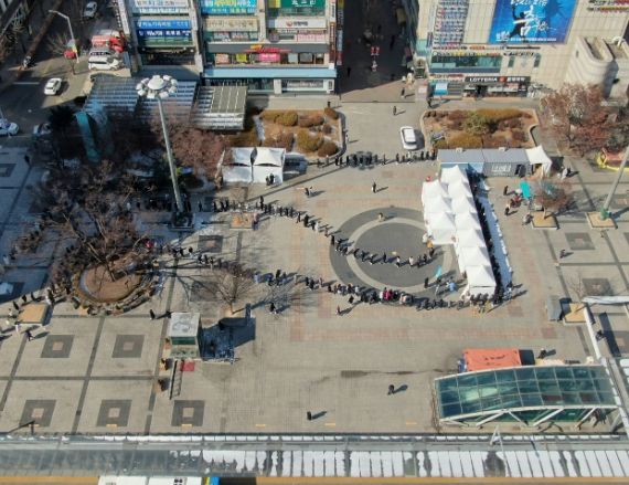 성남시 야탑역 광장 임시선별검사소 3개월 만에 재가동