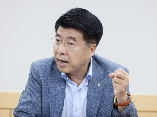 ‘송파구 재건축·재개발 등 정비사업 신속 추진을 위한 기본계획’을 수립한 서강석 송파구청장
