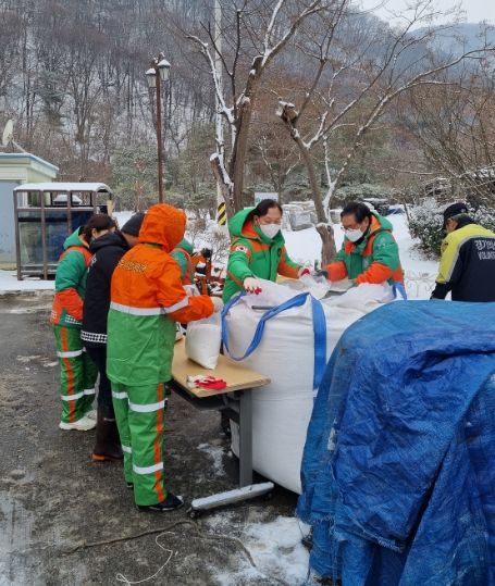 광주시 남한산성면 자율방재단, 제설용 모래주머니 제작