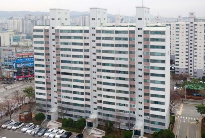 수지구 소재 재건축이 확정된 A아파트 전경