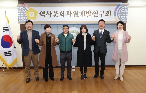 (좌부터)원종범-장예선-이영훈-김민숙-이종덕-손동숙의원