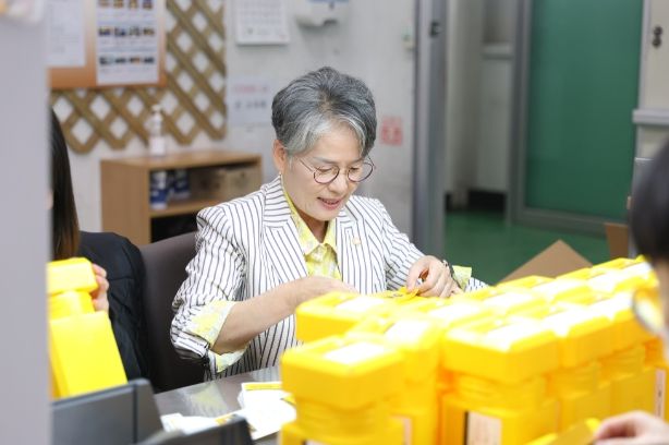 근로 체험 중인 송미희 의장