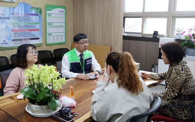 안전한통학로만들기특별위원회 현장 방문_신천고등학교