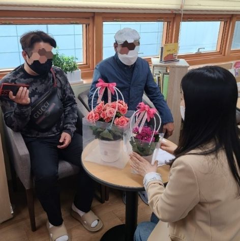 남양주풍양 치매안심센터, 가정의 달 맞아 '어버이 은혜' 감사 카네이션 전달