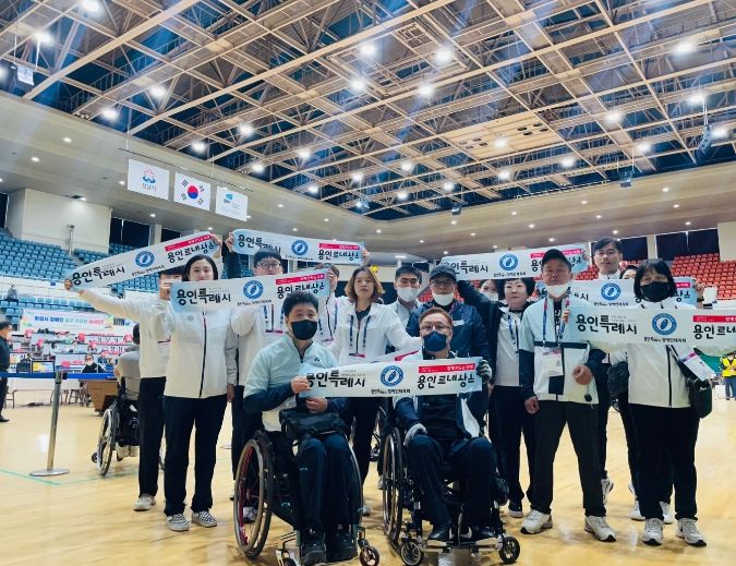 제13회 경기도장애인체육대회를 찾은 용인특례시 응원단의 모습