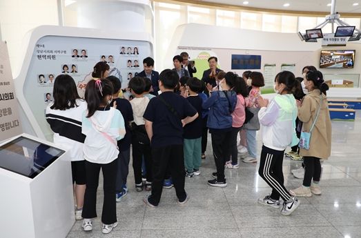 상대원초등학교 학생, 성남시의회 홍보관 견학