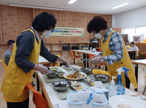 여주시 공무원 부인회, 5월 ‘가정의 달’을 맞아 ‘라파엘의 집’ 짜장면 봉사활동 펼쳐
