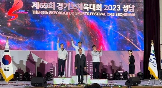 단상 가운데 윤성현 남양주시체육회장