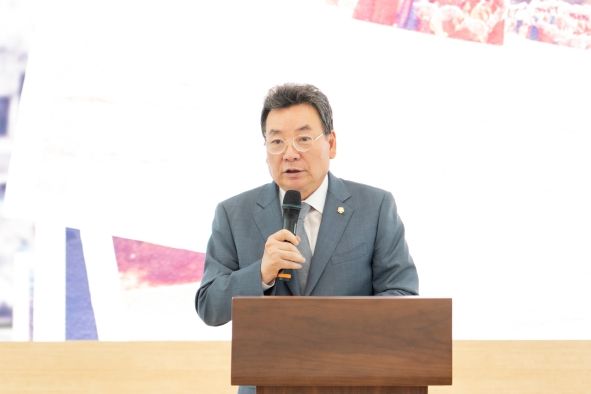 지난 3일 개최된 ‘리마인드 강남 특별전시 개막식’에서 축사를 하는 김형대 의장