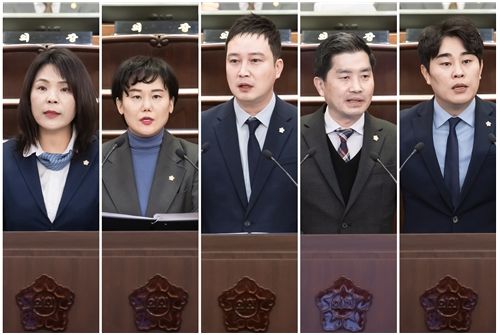 2023.10.20.제298회 임시회 2차 본회의에서 손정자, 한송연, 이진환, 김동훈, 김상수 의원이 시정질문에 나섰다.