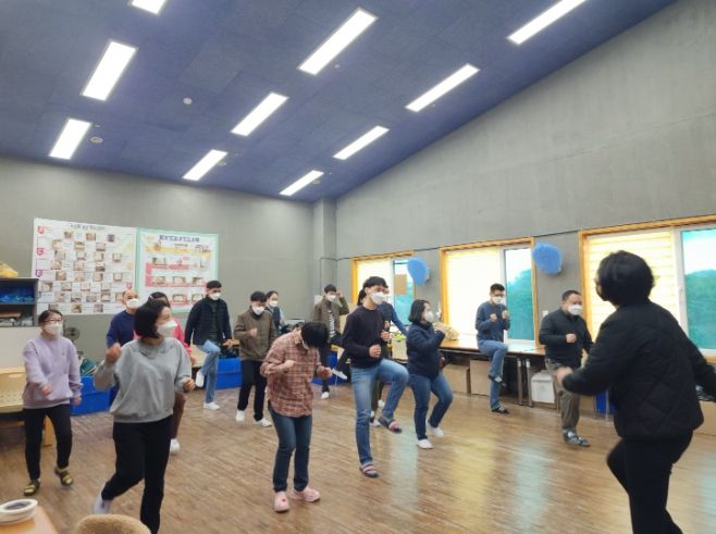 처인구보건소가 장애인 대상 찾아가는 재활작업장 체력단련교실 프로그램을 지난 8개월간 진행했다