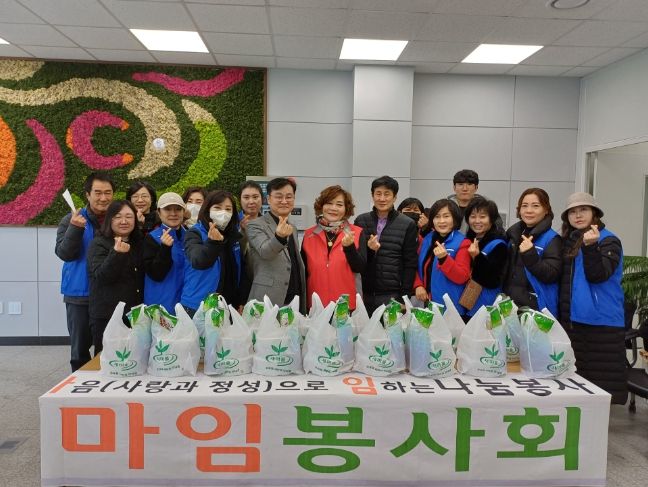 동두천시 소요동 협력 봉사단체 마임봉사회, 기부 음식과 새해 인사 나눔 실천