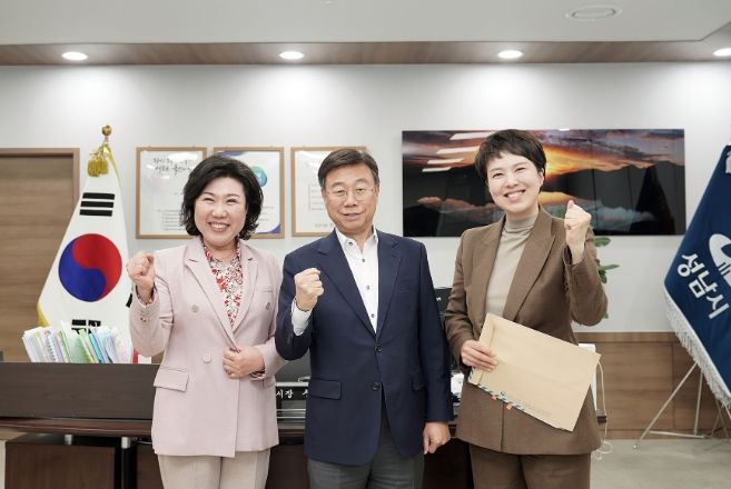 (왼쪽)오찬숙 성남교육지원청 교육장, (가운데)신상진 성남시장, (오른쪽) 김은혜 분당(을) 당선인