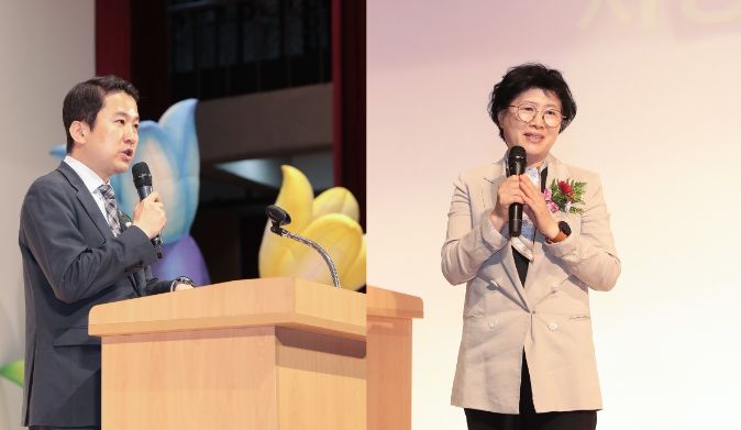 안산시의회 송바우나 의장(왼쪽)과 박은경 의회운영위원장이 13일 안산시 올림픽기념관에서 열린 ‘안산시어린이집연합회 제43회 스승의 날 기념 행사’에 참석해 축사를 하고 있다.