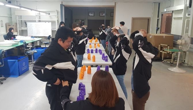 장애인 재활작업장 '성만원'에서 열린 컵스태킹 교육 모습