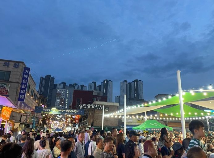 지난해 열렸던 제1회 별빛마당야시장 행사장 전경
