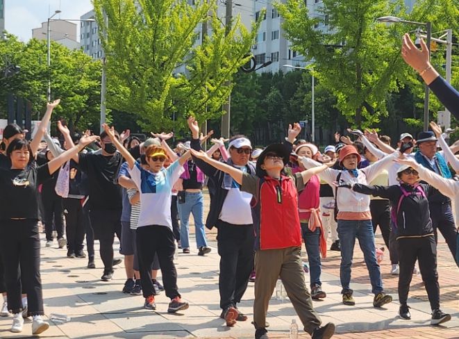 시흥시 곰솔누리숲 황톳길 걷기... 건강과 활력 충전