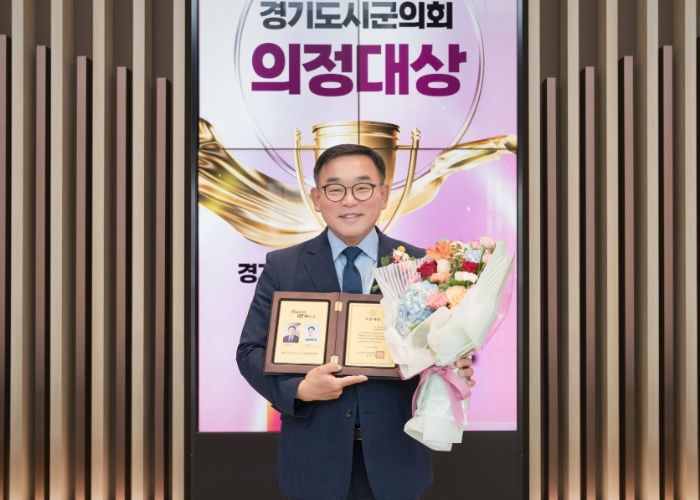 용인특례시의회 윤원균 의장, 경기도시·군의회의장협의회 특별공로패 수상
