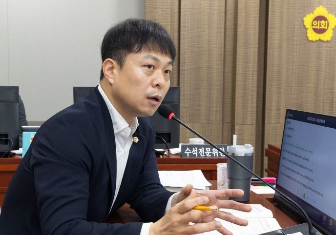 경기도의회 도시환경위원회 유영일(국민의힘, 안양5) 부위원장