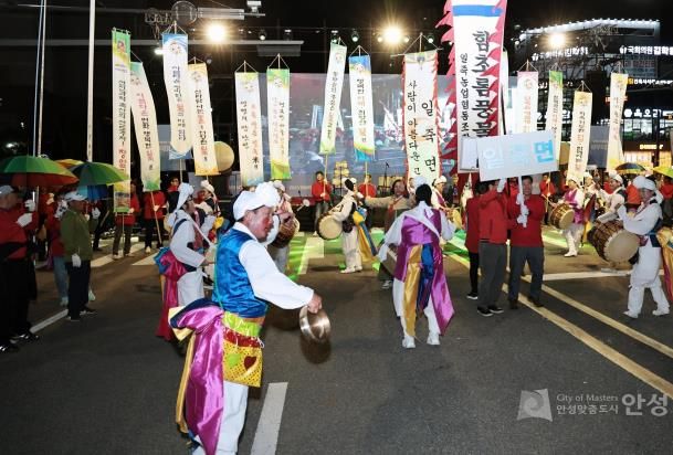 가을 여행 대명사 안성 바우덕이 축제,“전야제 행사 길놀이 퍼레이드 개최!”