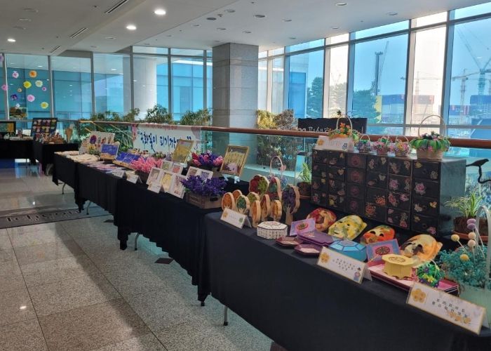 2024년 10월 경로의 날 기념 「어르신 미술작품 전시회」 개최