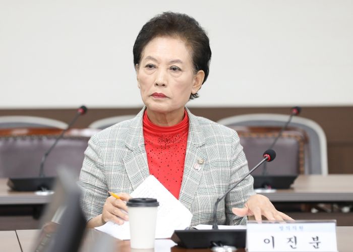 지난 15일 제293회 임시회 제1차 기획행정위원회에서의 이진분 의원 모습.