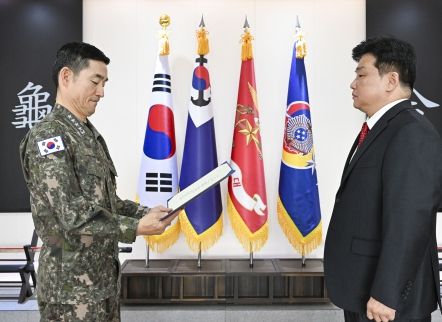 경기도의회 양우식 운영위원장, 양용모 해군참모총장과 계룡대 필승 만남