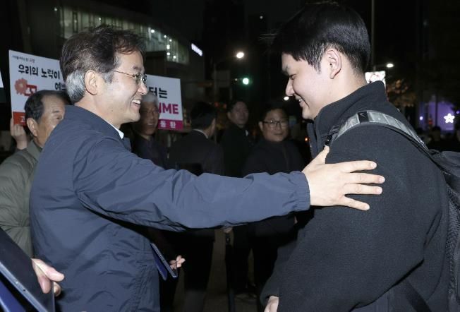 수험생을 격려하는 이동환 고양특례시장