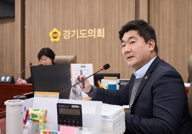 경기도의회 교육행정위원회 장한별 부위원장, 60명 건설노동자가 해고된 학교 공사현장..도교육청 해결에 관심없나