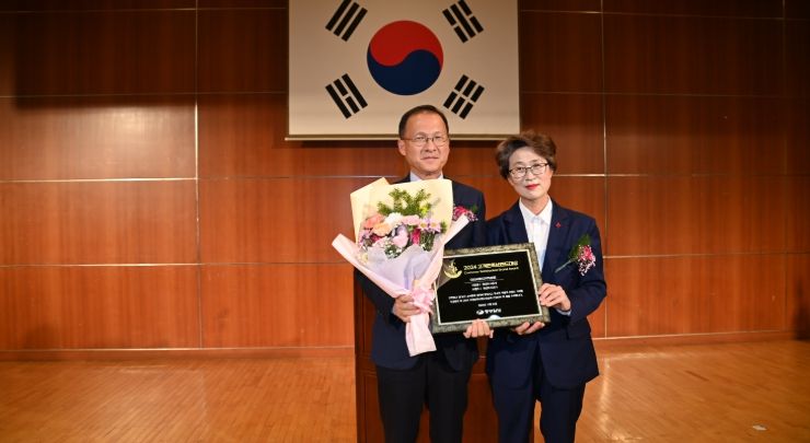 화성도시공사, ESG 브랜드 ‘2024 고객만족브랜드 대상’ 수상 사진. (화성도시공사 제공)