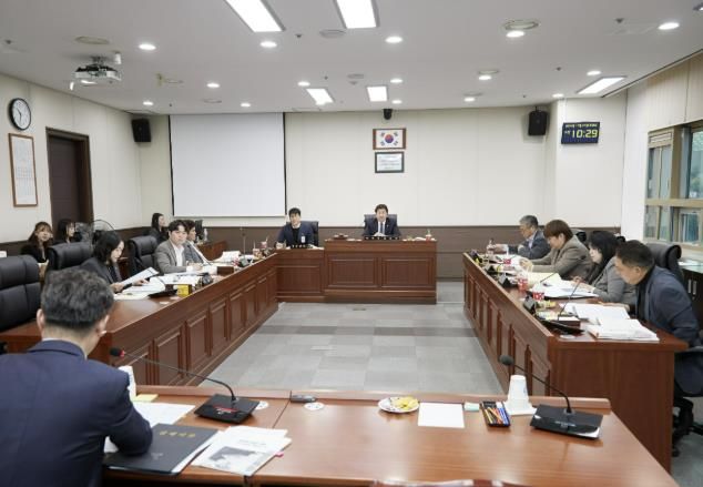 용인특례시의회 자치행정위원회, 행정사무감사 3일차-시민소통관, 감사관, 공보관, 법무담당관, 청년담당관 행정사무감사 실시