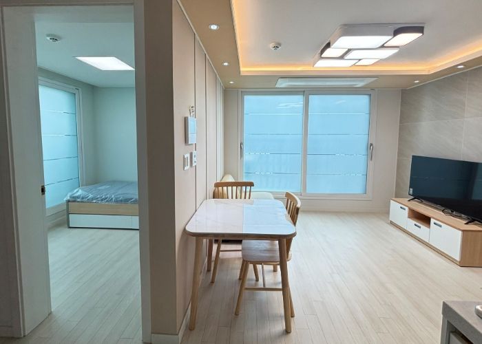 광명시는 폭설로 인해 가학동 비닐하우스 3동이 붕괴되며 이재민이 발생해 철산동 안전주택을 임시주거 공간으로 제공했다고 28일 밝혔다. 사진은 철산동 안전주택 내부.