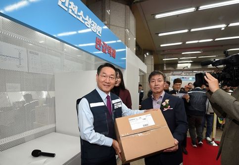 2024.10.28. 인천 소상공인 반값택배 지원사업 오픈행사에 참석한 유정복 시장
