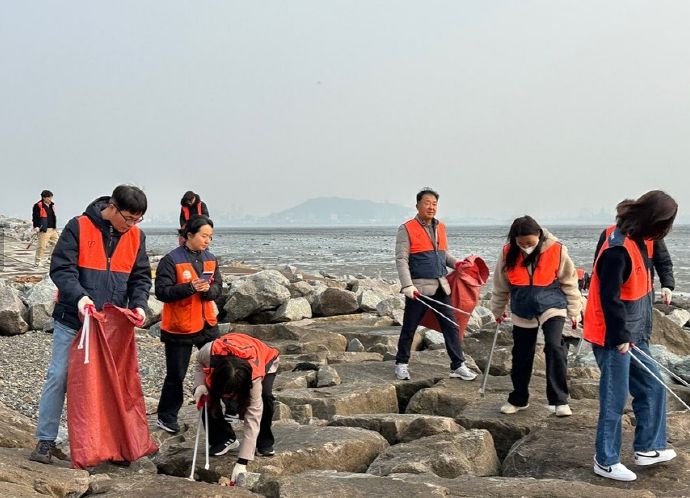 영종도 ‘씨사이드파크’ 해변 정화 활동