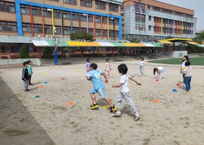 ‘건강한 돌봄놀이터' 수업에 참여한 아이들