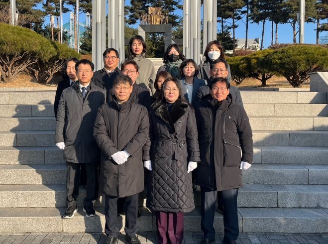 경기도고양교육지원청,“2025년 새해 현충탑 참배 및 시무식 행사”가져