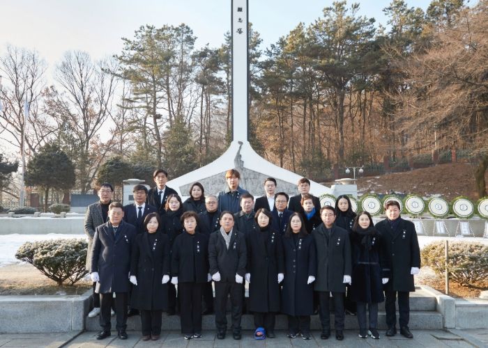 용인특례시의회, 현충탑 참배로 새해 일정 시작