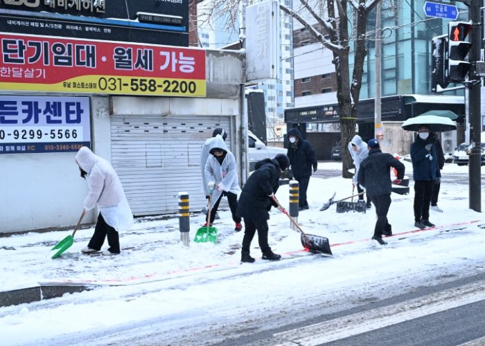 구리시, 새해 첫눈에 제설 인력·장비 총동원