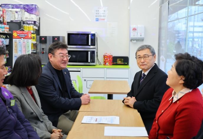 현장 의견을 듣는 박상혁 교육위원장