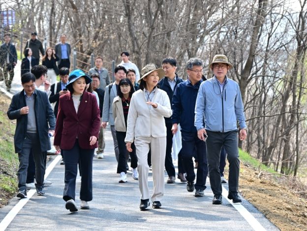 강동구 한강변 방문한 최호정 의장