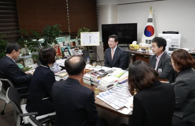 9일 이상일 용인특례시장이 이동읍기업인협의회 관계자와 만나 애로사항을 청취했다