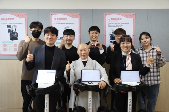 화성특례시는 올해 3월 AI 기술이 접목된 보행보조로봇 ‘엔젤슈트 H10’을 도입했다.