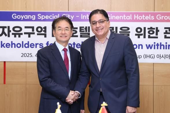 경자제유구역 내 호텔 건립을 위한 관계자 면담(왼쪽부터 이동환 고양특례시장, 비벡 발라(Vivek Bhalla) 전무이사)