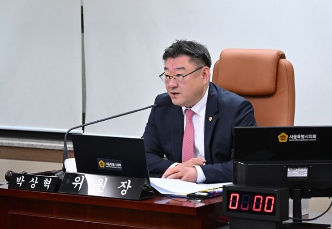4월 23일 제330회 임시회 제2차 교육위원회 회의 박상혁 교육위원장