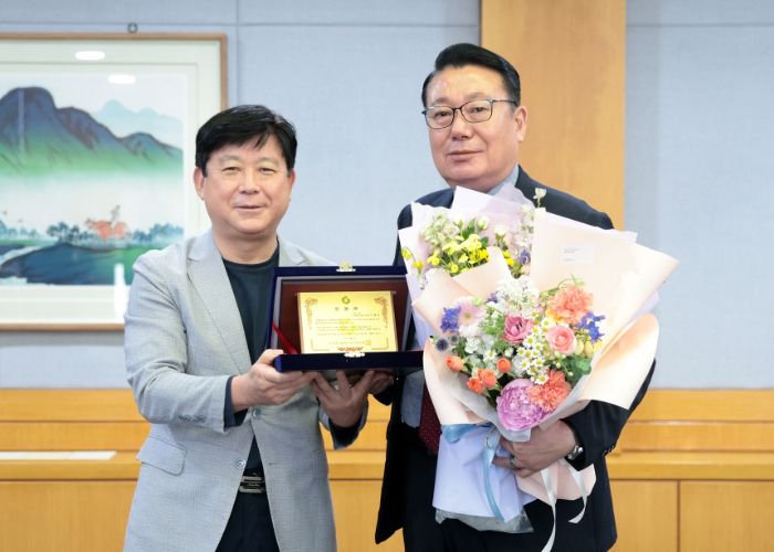 시흥시의회 이봉관 자치행정위원장, 경기과학기술대학교 감사패 수여